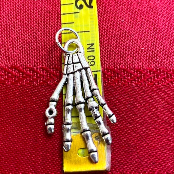 5/$10❤️❤️❤️NEW TIBETAN SILVER SKELETON HAND PENDANT CHARM - Picture 2 of 2